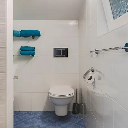 Great Terrace Facing Sea !