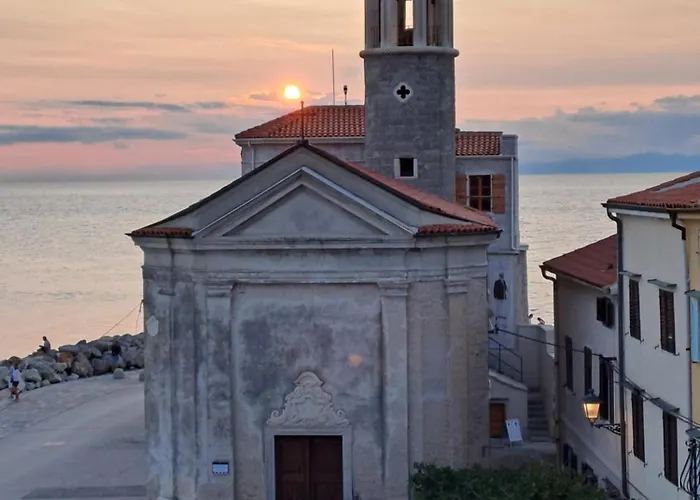 Great Terrace Facing Sea ! * 皮兰