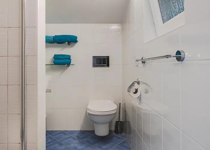 Great Terrace Facing Sea !