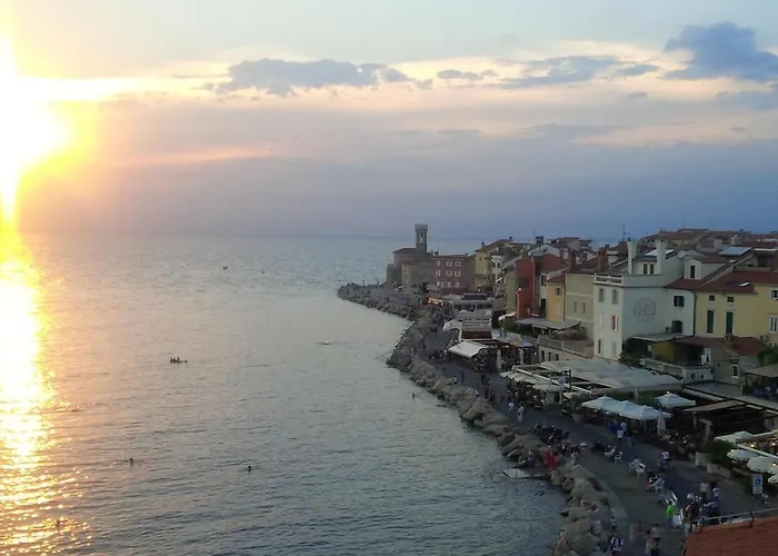 Great Terrace Facing Sea ! *